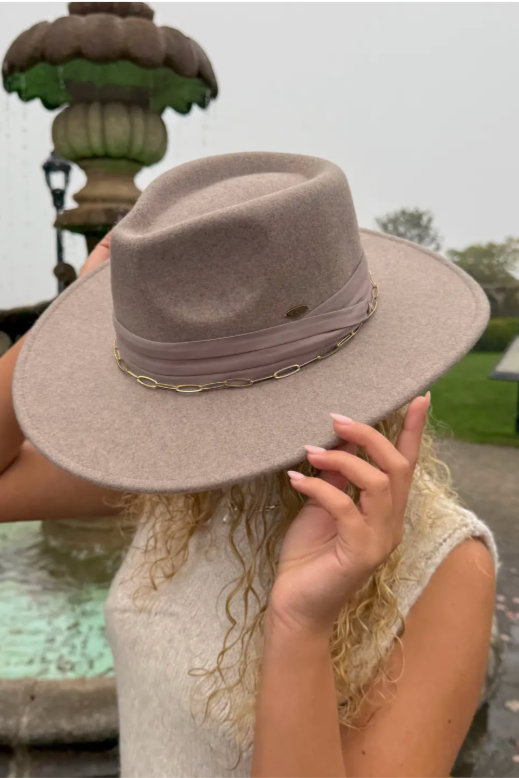 Pleated Band Felt Hat